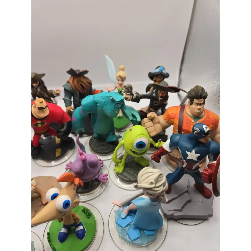DISNEY INFINITY LOT OF 21 FIGURES USED Plus Discs